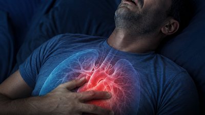 ضيق التنفس عند الاستلقاء.. إنذار من القلب والرئتين لا تتجاهله ! 