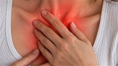 ألم الثدي بعد الدورة.. ظاهرة طبيعية أم عرض خطير؟