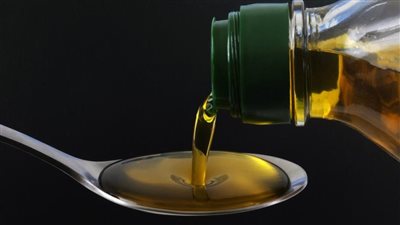 أستاذ علم نفس يقسم ملعقة من هذا الزيت تُهدئ أعصابك في 48 ساعة فقط! 