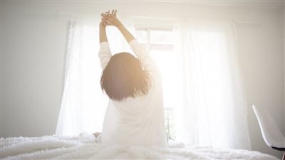 عادة صباحية شائعة يمارسها الملايين يوميًا دون علم تدمر الأعصاب وتسبب خمولًا مزمنًا! أوقفها فورًا قبل فوات الأوان!