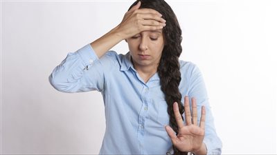  تحذير من أعراض منتشرة:  دوخة مفاجئة، خمول، وتنميل في الجسم  لا تتجاهلها أبدًا!
