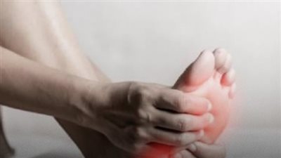 انتبه حرقة في القدم  عرض قد يرتبط بأمراض عصبية أو مزمنة ! 