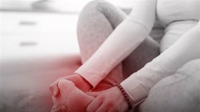 بعض الناس تعاني من انتفاخ القدمين خاصة عند الاستيقاظ من النوم