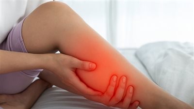 طبيب يحذر: هذا التنميل في الساق قد يكون عرضًا لهذه الأمراض!