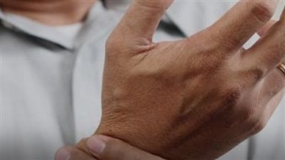 لماذا يحدث تنميل اليدين أثناء النوم وعند الاستيقاظ؟ وهل يشير إلى مشكلة خطيرة؟