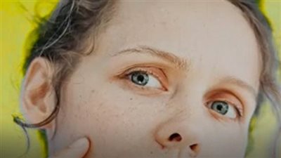 هناك علامة تظهر على الوجه لا يجب تجاهلها لأنها قد تدل على نقص فيتامين B12 في الجسم ! 