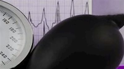 مرضى الضغط في مقدمة أصحاب الأمراض المزمنة.. لماذا يجب الالتزام بنظام غذائي خاص؟